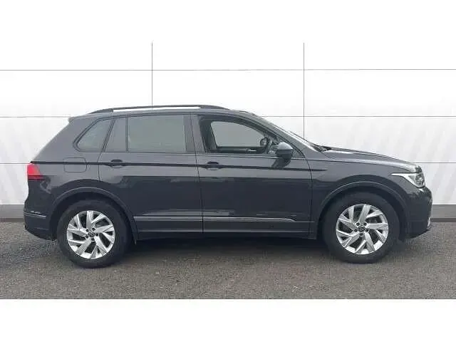 Usado VW Tiguan Life 150 HP (110 kW) 2021 Cinzento SUV