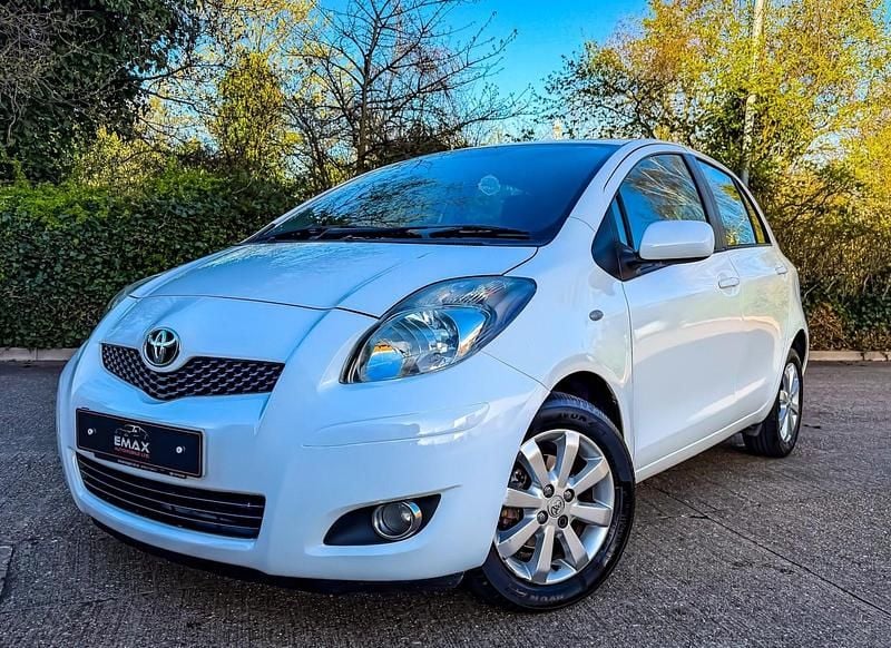 Used Toyota Yaris 2011 White Hatchback