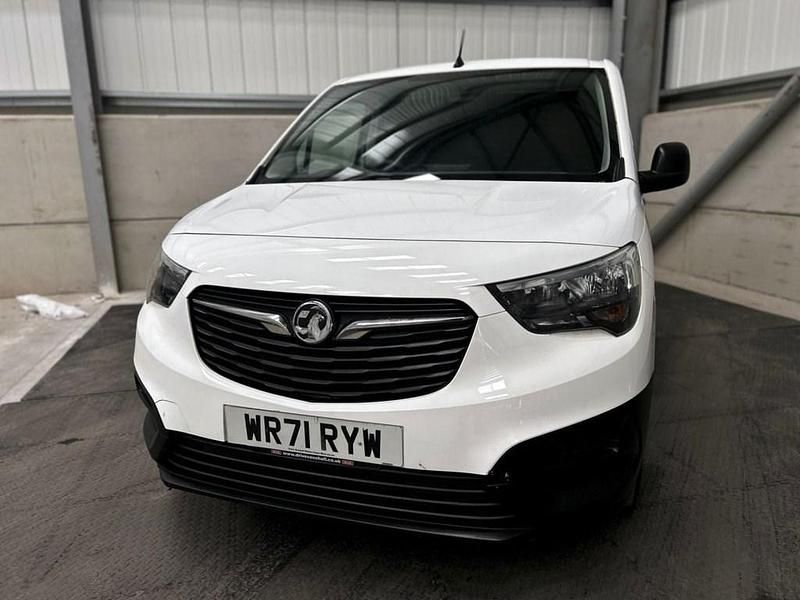 Begagnad Vauxhall Combo 100 HK (73 kW) 2022 Vit Minibuss