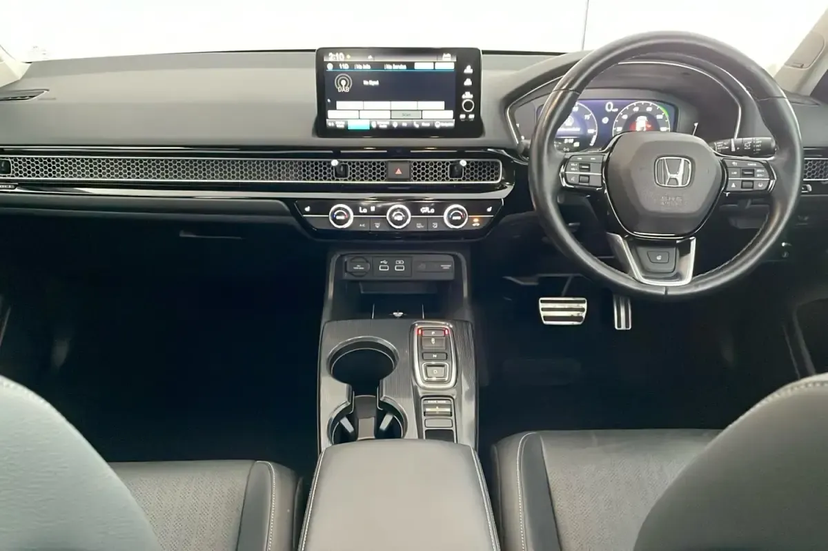 Używany Honda Civic Advance 184 KM (135 kW) 2023 Biały Hatchback
