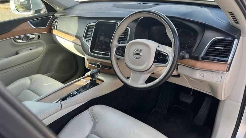 Used Volvo XC90 Inscription 235 HP (172 kW) 2016 Bright silver  SUV