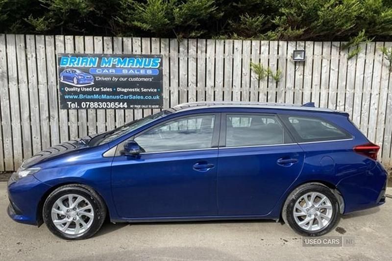 Used 2017 Toyota Auris Touring Sports Business Edition Estate | £7,650 (Fair price) - Image 1/1