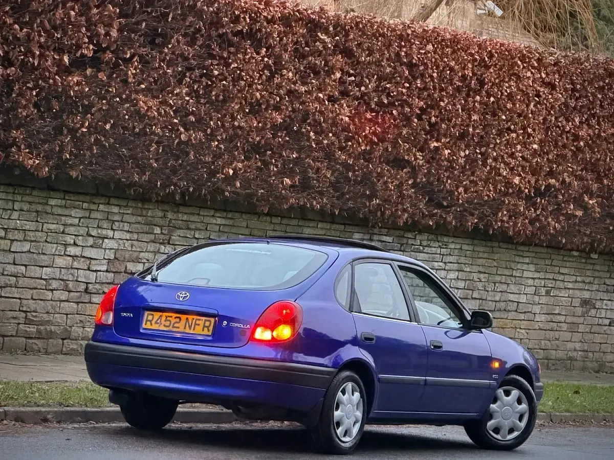 Used Toyota Corolla 72 HP (52 kW) 1997 Blue Hatchback