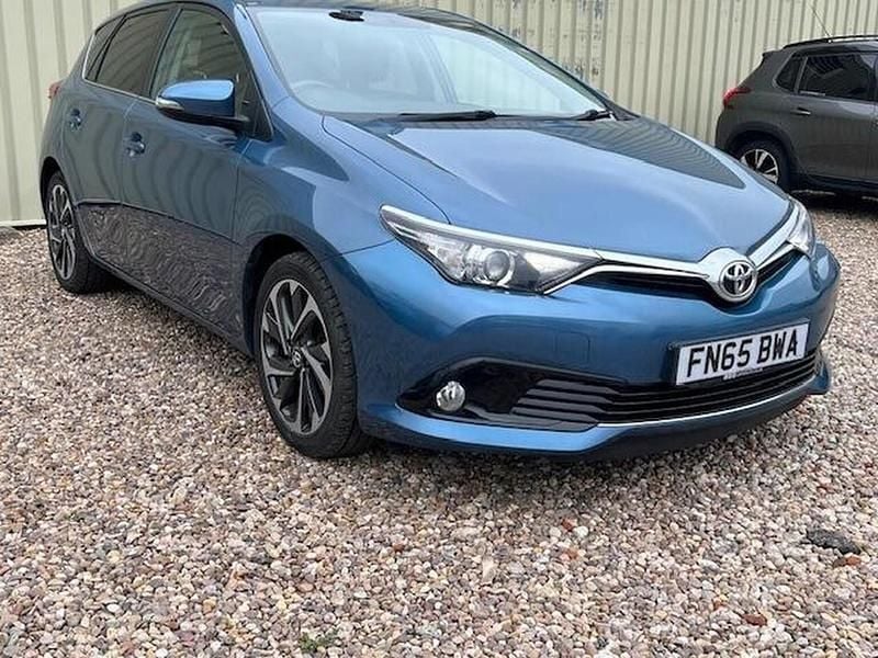 Blue Used 2015 Toyota Auris Design Hatchback | £7,795 (Fair price) - Image 1/4