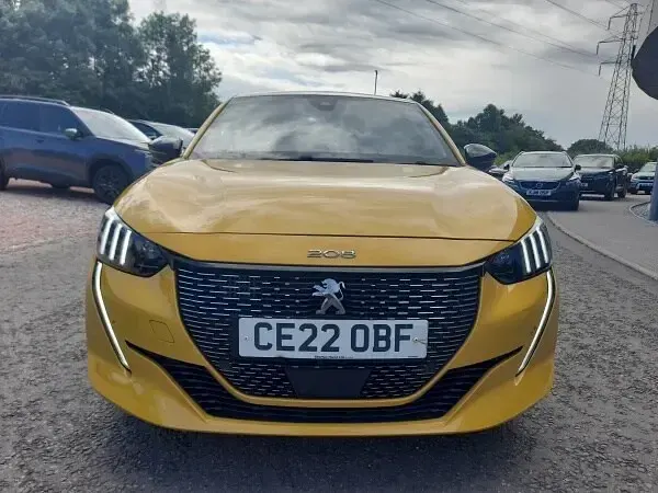 Used Peugeot 208 Premium 75 HP (55 kW) 2022 Yellow Hatchback