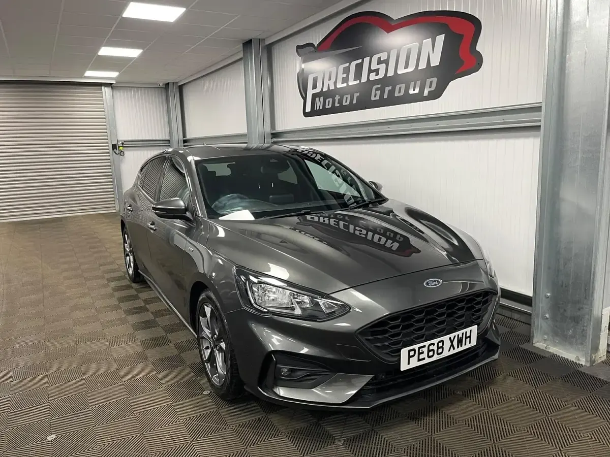 Used Ford Focus ST-Line 125 HP (91 kW) 2018 Grey Hatchback