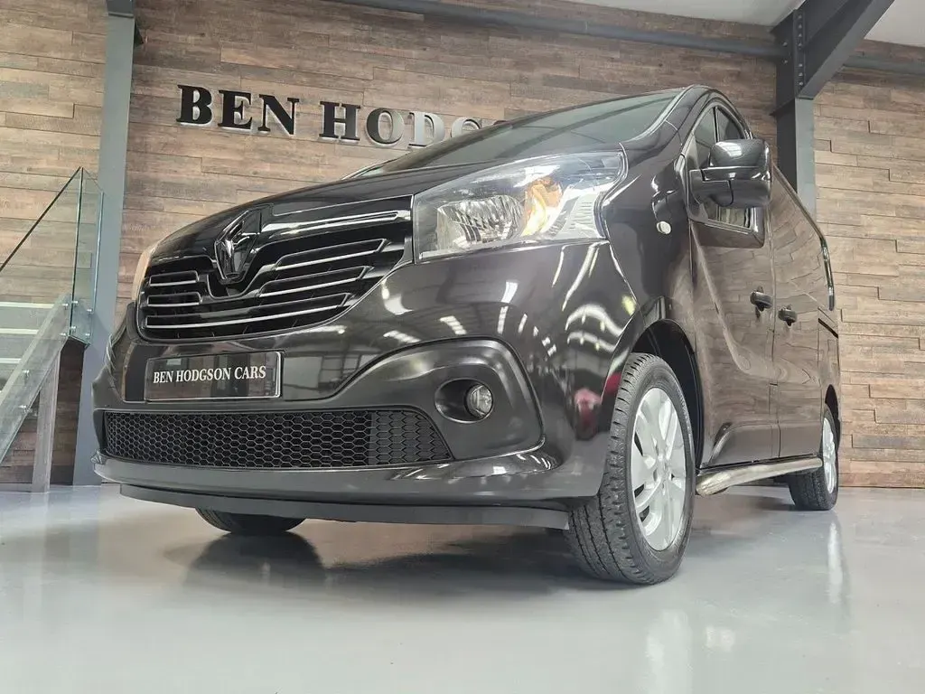 Used Renault Trafic 2018 Black MPV