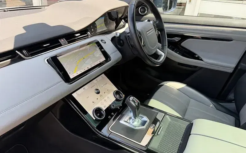 Used Land Rover Range Rover evoque First Edition 182 HP (133 kW) 2019 White SUV