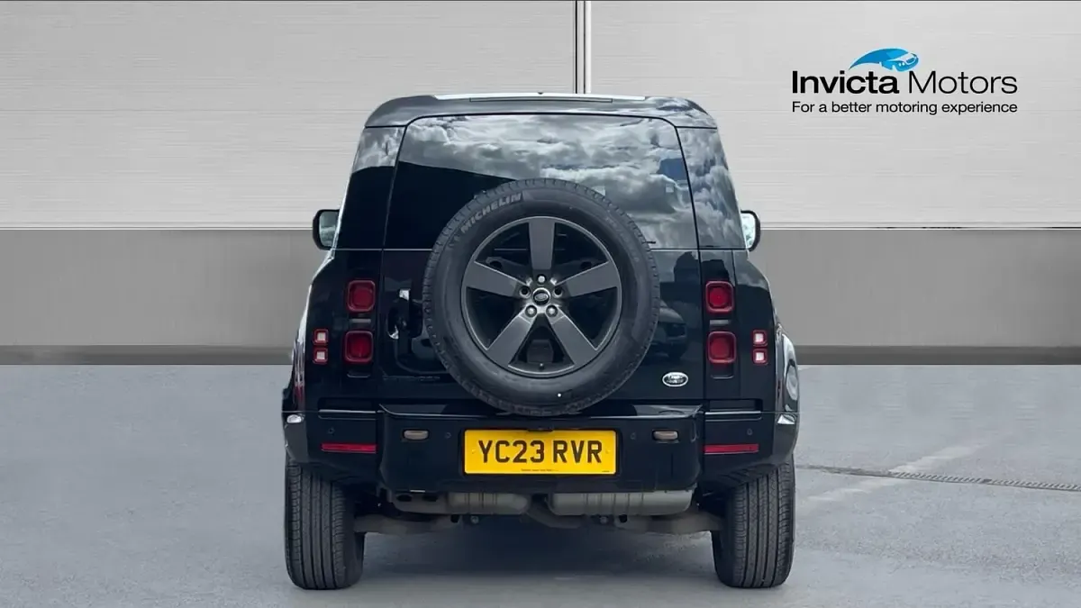 Gebraucht Land Rover Defender SE Dynamic 249 PS (183 kW) 2023 Schwarz SUV