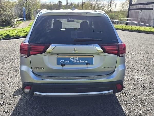 Usado Mitsubishi Outlander 147 HP (108 kW) 2017 Prateado SUV