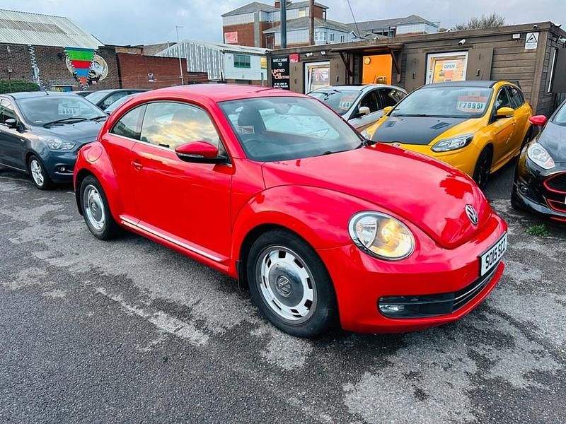 Usado VW Beetle Design 110 HP (80 kW) 2015 Vermelho Citadino