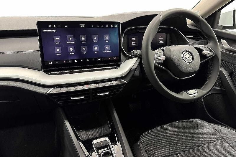 New Skoda Octavia SE Technology 85 HP (62 kW) 2025 Moon white metallic Estate