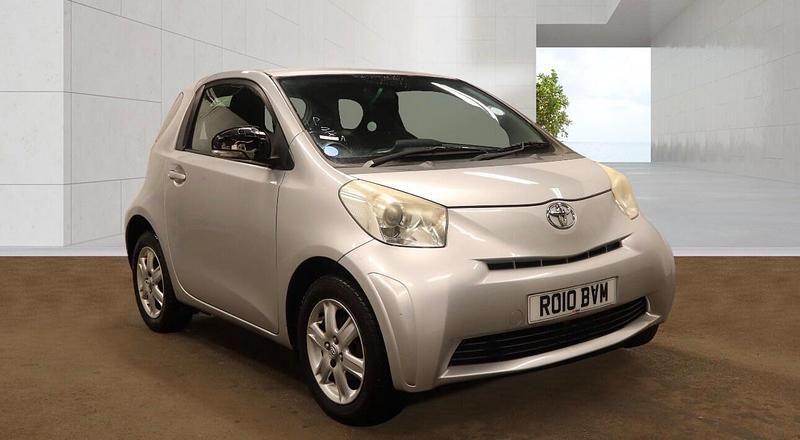 Used Toyota iQ 68 HP (50 kW) 2010 Silver Hatchback