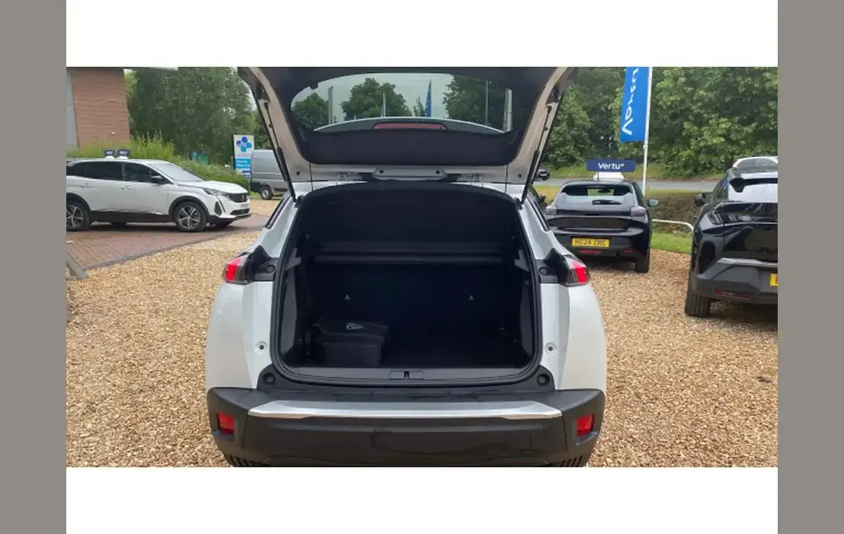 Used Peugeot e-2008 Active+ 100 kW (136 HP) 2023 White SUV