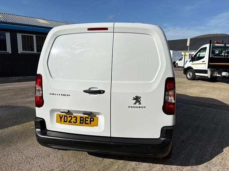 Used Peugeot Partner Premium 100 HP (73 kW) 2023 White MPV