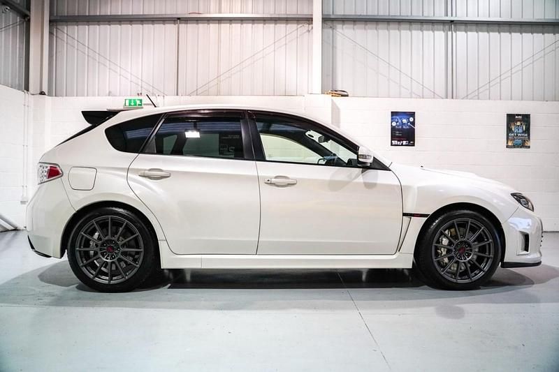 Used Subaru Impreza 320 HP (235 kW) 2010 White Hatchback
