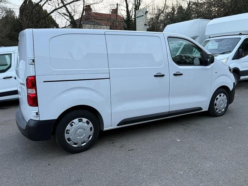 Used Toyota Proace Active 120 HP (88 kW) 2023 White MPV