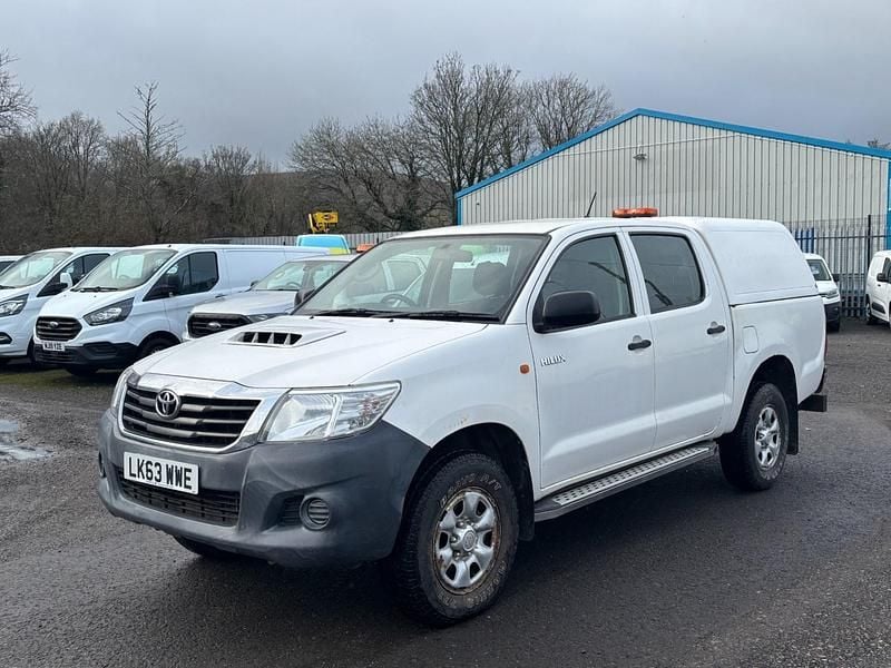 Used Toyota HiLux 144 HP (105 kW) 2013 White Pickup