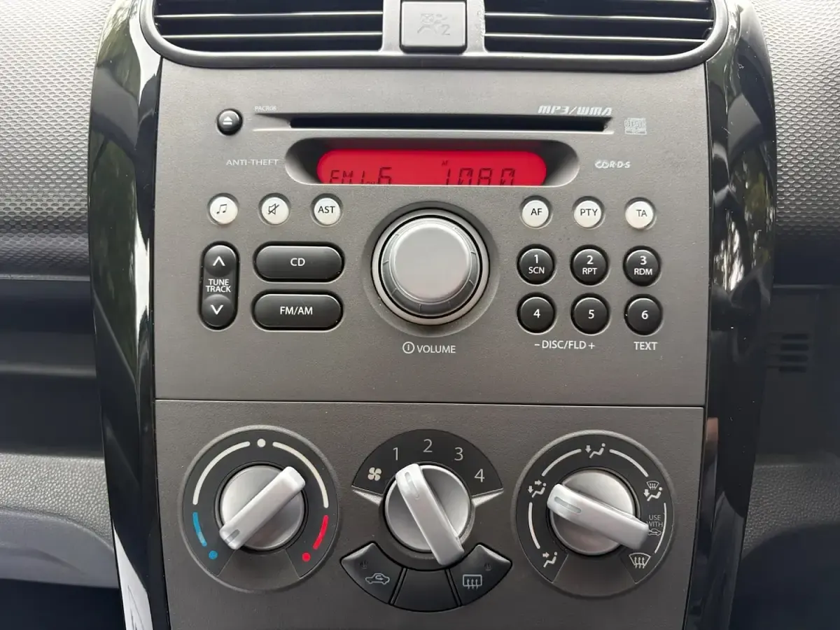 Used Suzuki Splash 67 HP (49 kW) 2013 Grey Hatchback
