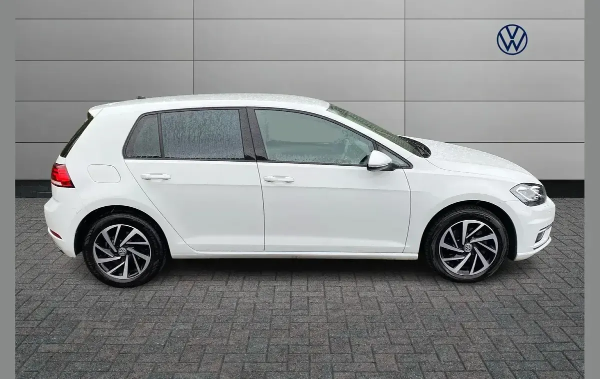 Begagnad VW Golf VIII Edition 147 HK (108 kW) 2020 Vit Halvkombi