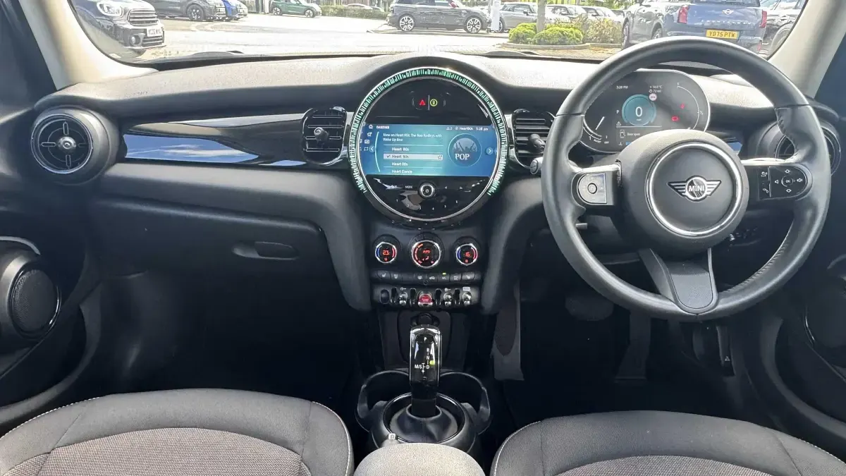 Used Mini Cooper Classic 134 HP (98 kW) 2023 Blue Hatchback