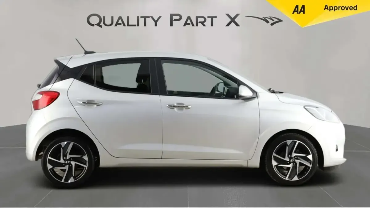 Usado Hyundai i10 Premium 84 CV (61 kW) 2023 Gris Utilitario