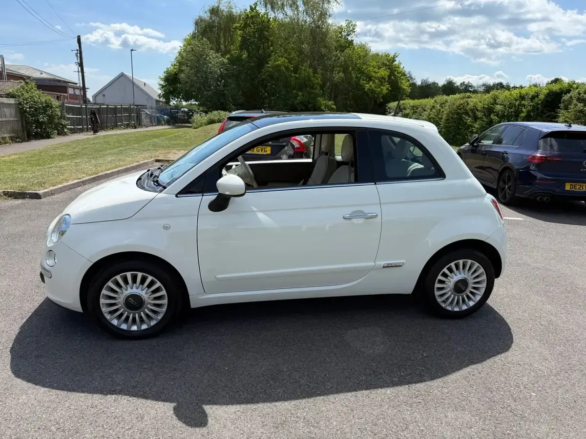 Gebraucht Fiat 500 Lounge 69 PS (50 kW) 2013 Weiß Kleinwagen