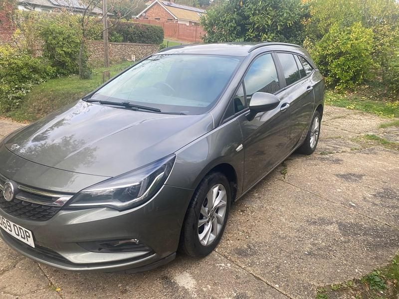 Second-hand Vauxhall Astra 110 CP (80 kW) 2019 Gri Break