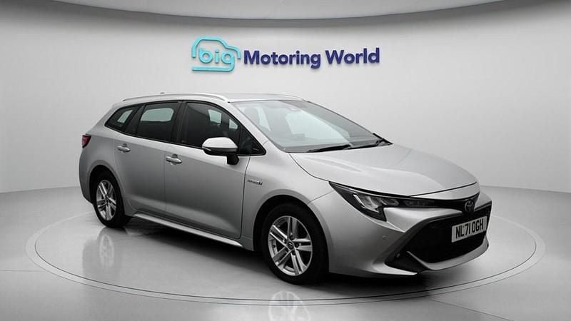 Used Toyota Corolla 122 HP (89 kW) 2021 Silver Estate