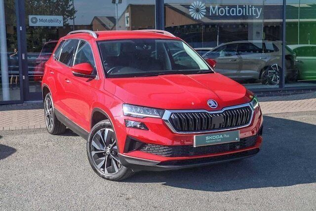 Velvet red metallic Used 2022 Skoda Karoq SE L SUV | £20,087 (Fair price) - Image 1/4