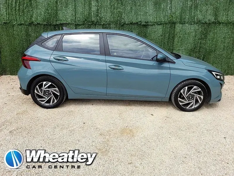 Used Hyundai i20 Advanced 100 HP (73 kW) 2023 Green Hatchback