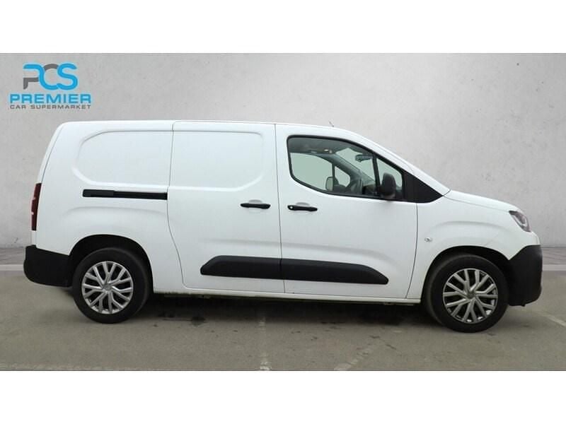 Used Citroën Berlingo 100 HP (73 kW) 2021 White MPV