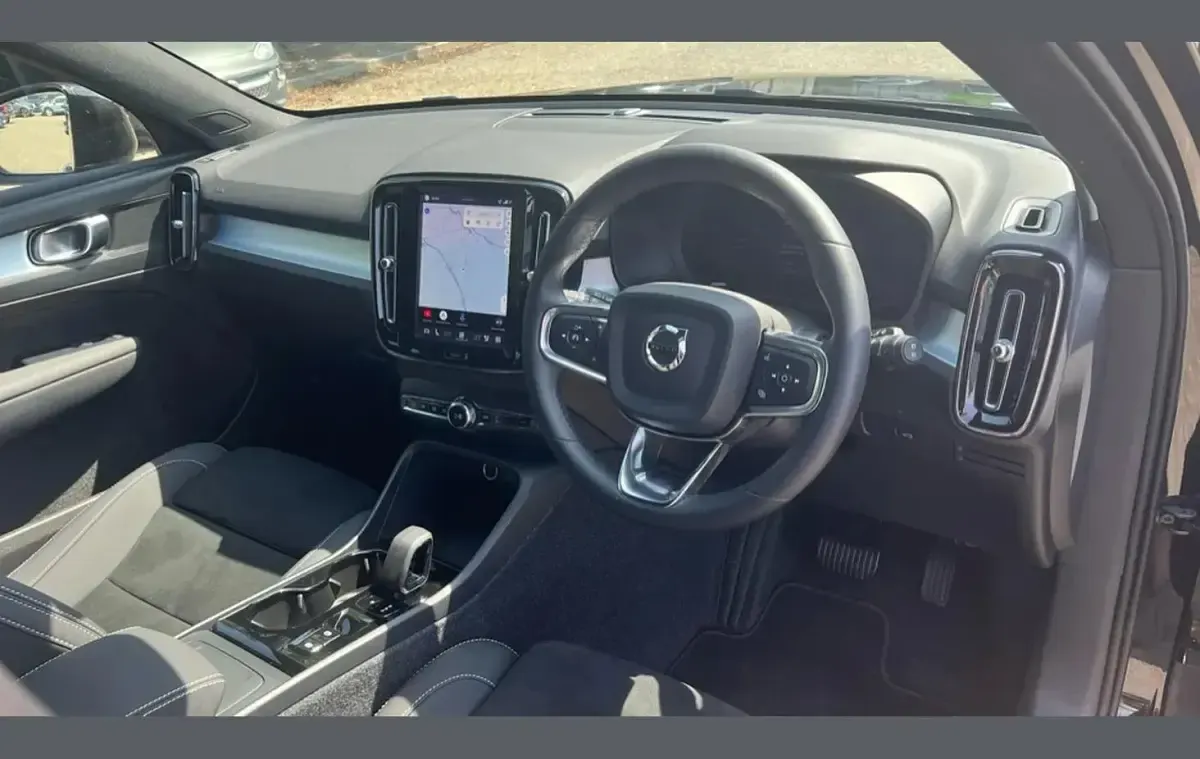 Used Volvo XC40 Plus 194 HP (142 kW) 2025 Black SUV