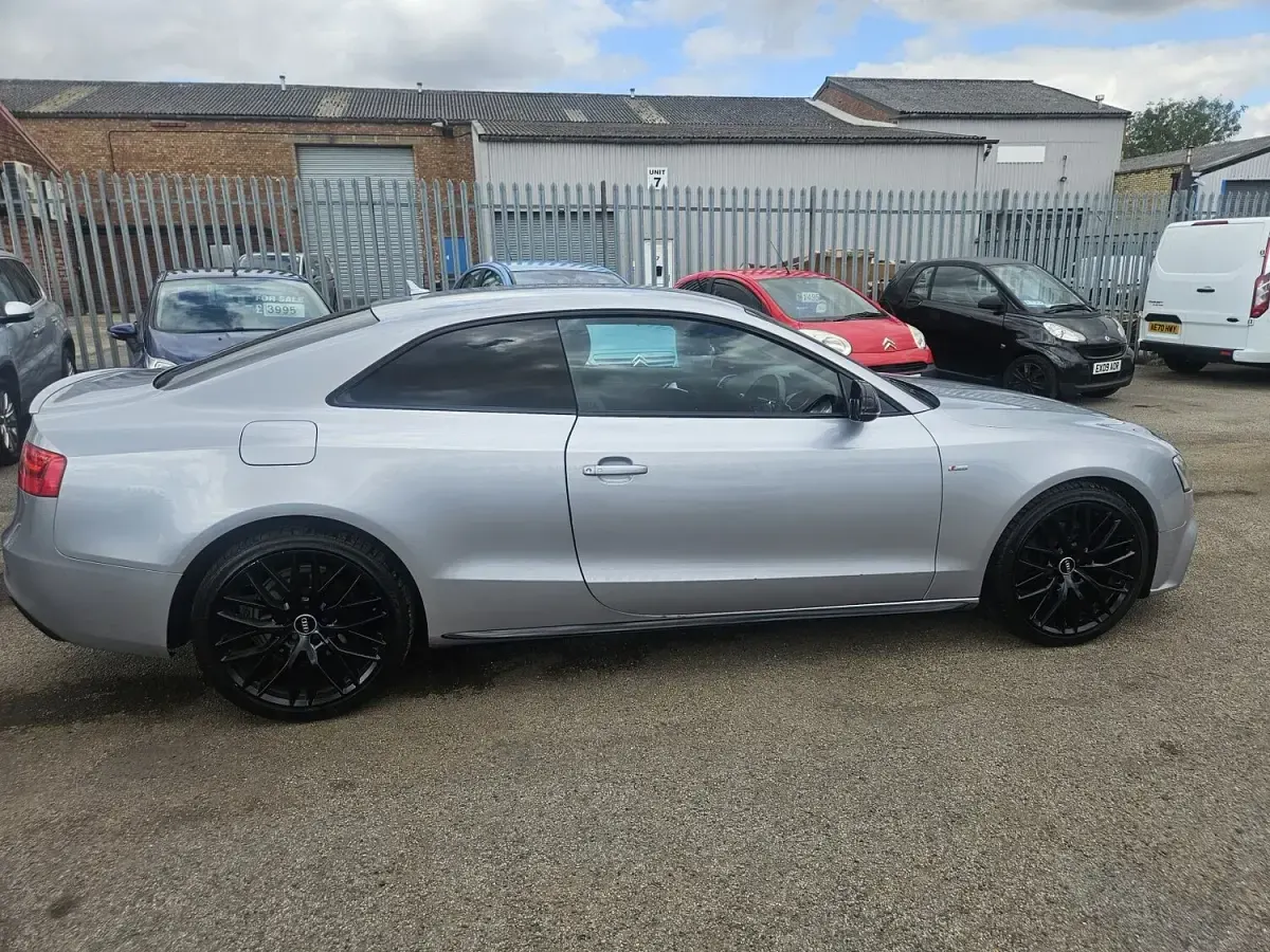 Used Audi A5 Black Edition 190 HP (139 kW) 2015 Silver Coupe