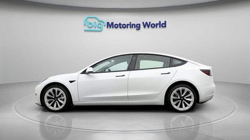 Used Tesla Model 3 Standard Range Plus 222 kW (302 HP) 2021 White Sedan