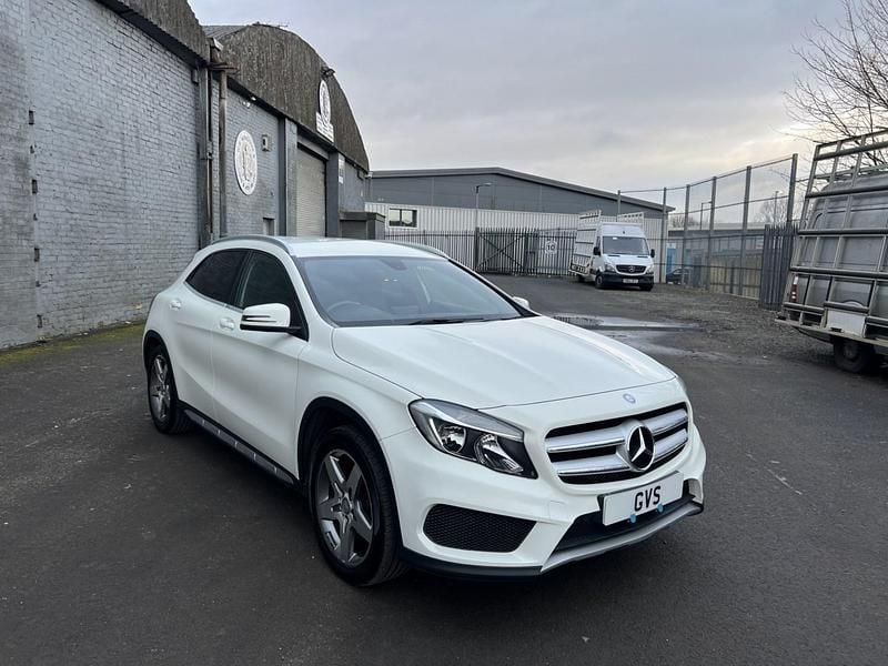Used Mercedes GLA200 AMG line 136 HP (100 kW) 2015 White SUV