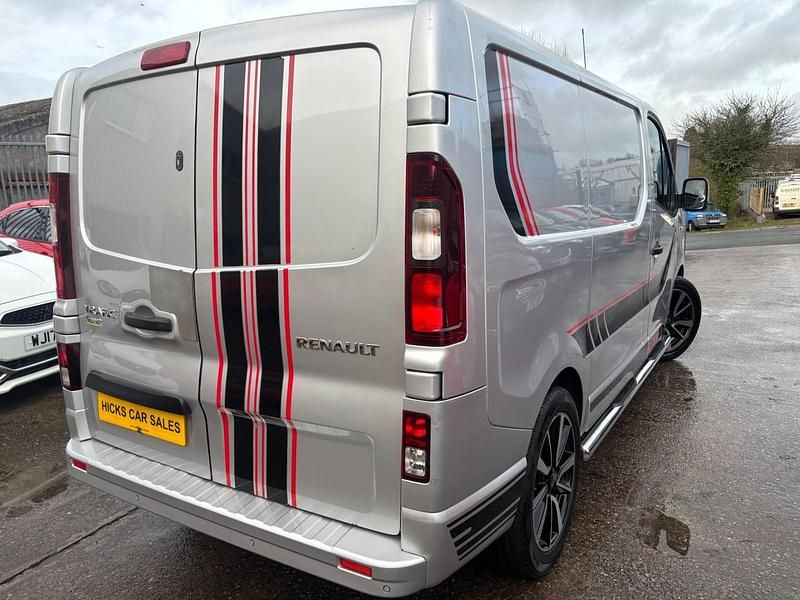 Used Renault Trafic 2017 Silver MPV