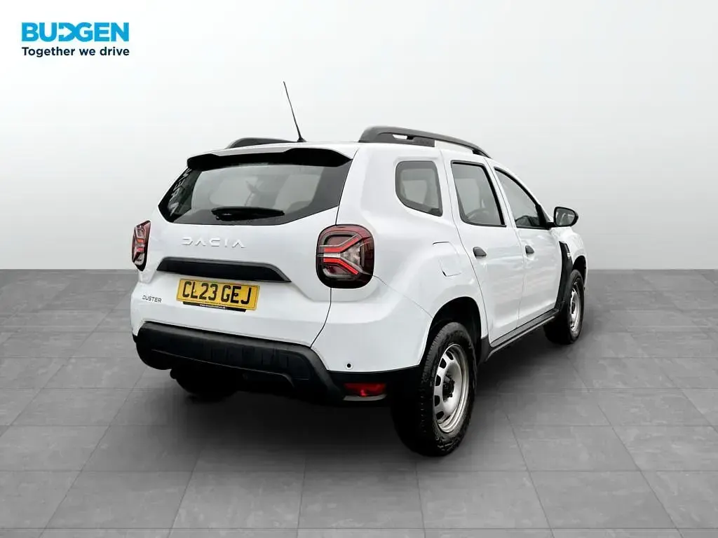 Used Dacia Duster Essentiel 90 HP (66 kW) 2023 White SUV