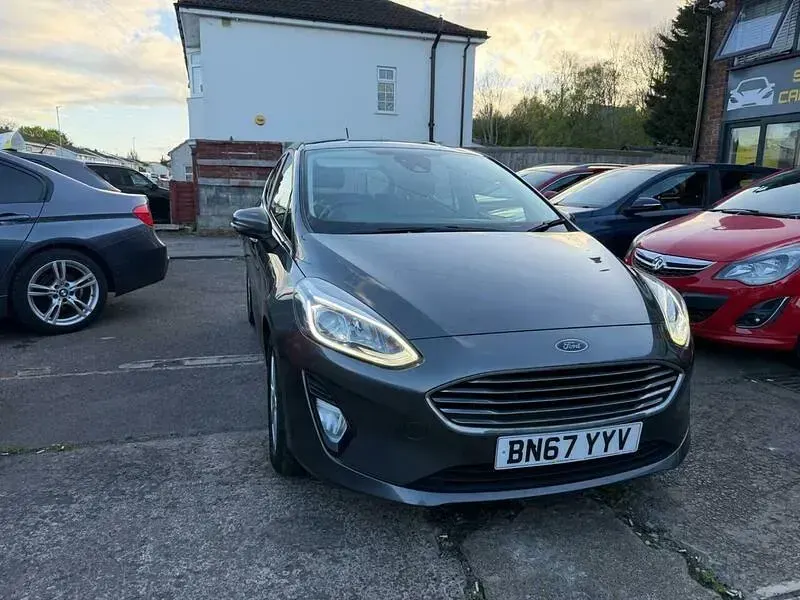 Used Ford Fiesta Zetec 100 HP (73 kW) 2017 Grey Hatchback
