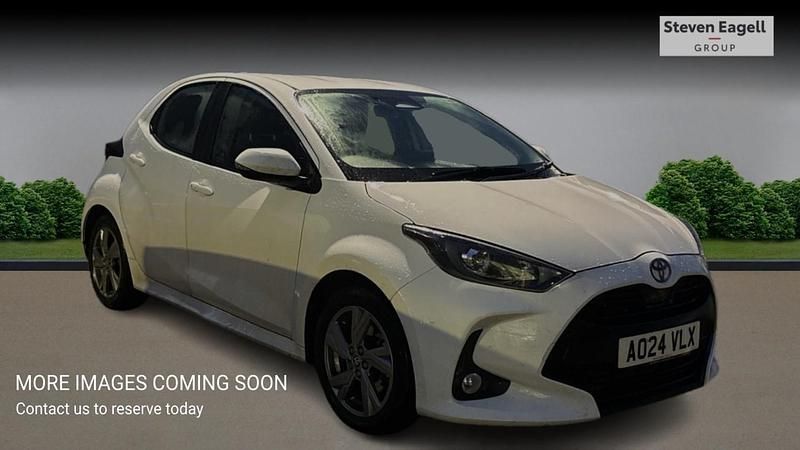 White Used 2024 Toyota Yaris Hybrid Hatchback | £18,339 (Good price) - Image 1/4