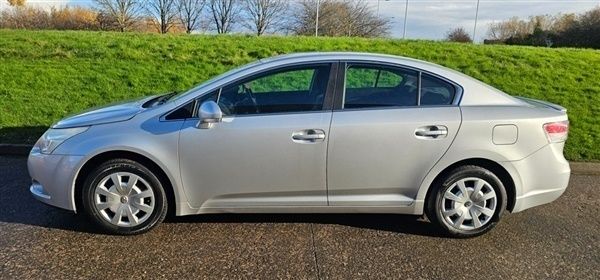 Metallic silver Used 2011 Toyota Avensis T2 Sedan | £2,995 (Fair price) - Image 1/1