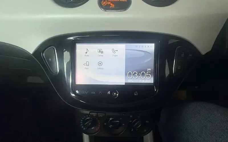 Used Vauxhall Adam Jam 87 HP (63 kW) 2014 White Hatchback