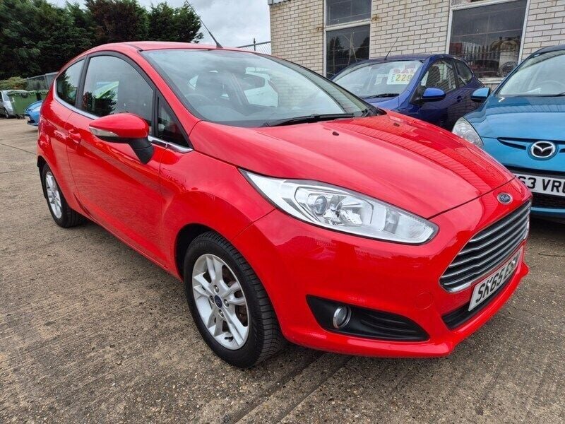 Red Used 2015 Ford Fiesta Zetec Hatchback | £5,295 (Fair price) - Image 1/4