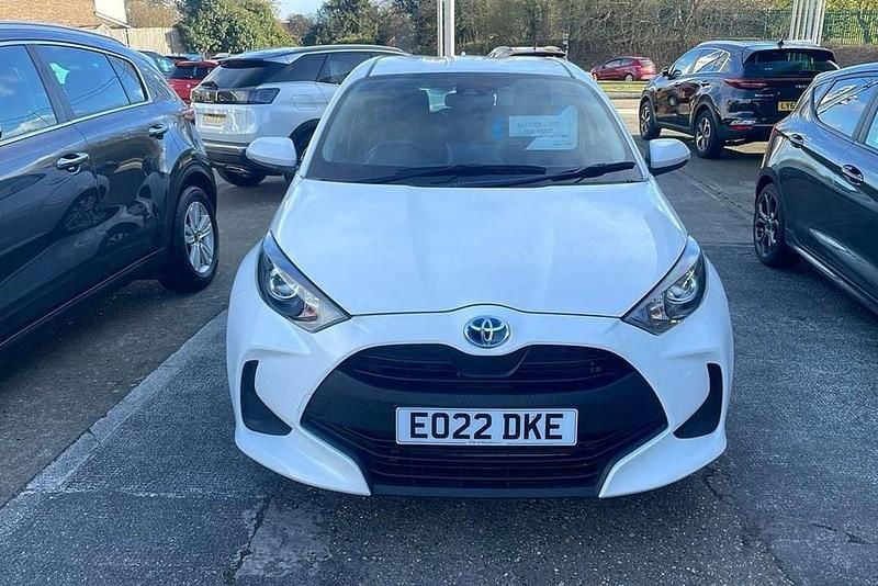 Used Toyota Yaris Hybrid 113 HP (83 kW) 2022 White Hatchback