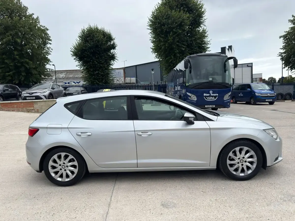 Used Seat Leon SE 110 HP (80 kW) 2014 Silver Hatchback