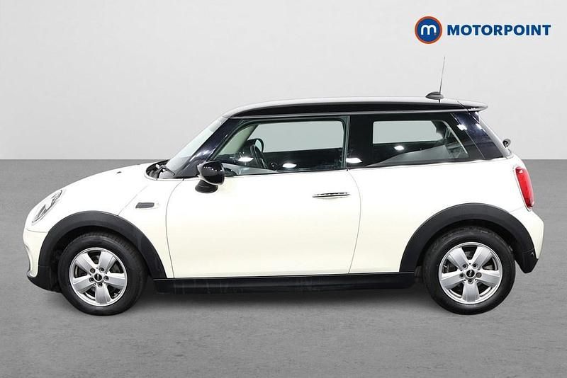 Used Mini Cooper Classic 136 HP (100 kW) 2020 White Hatchback