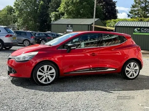 Used Renault Clio Dynamique 90 HP (66 kW) 2014 Red Hatchback