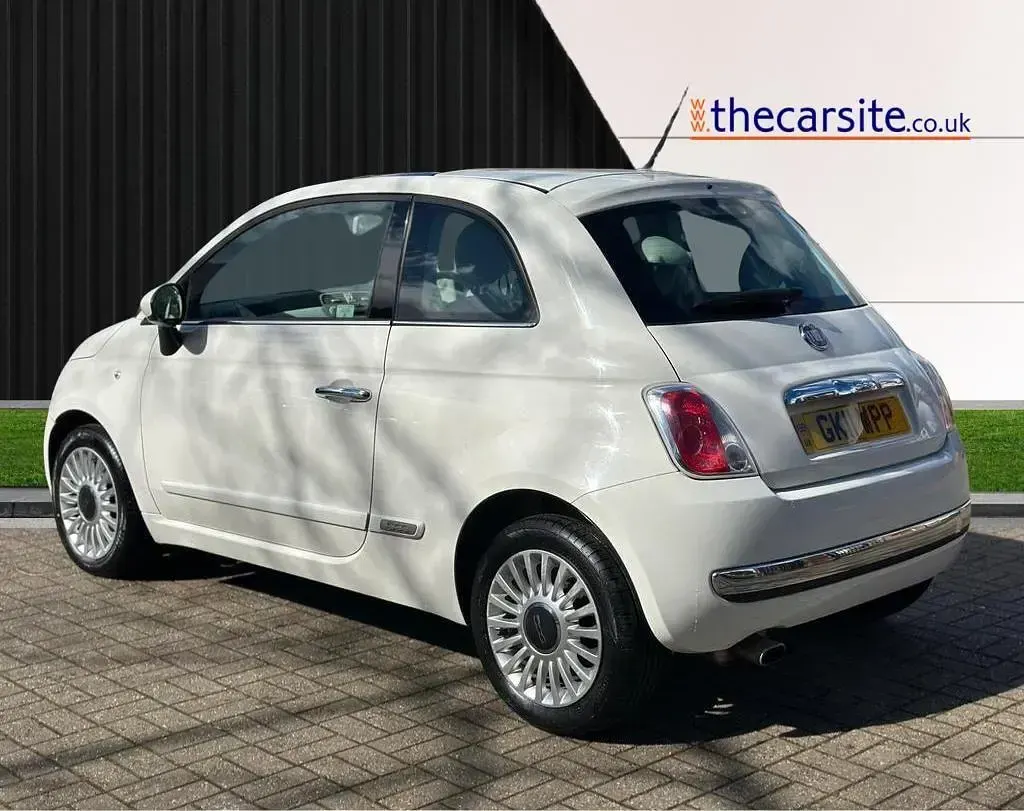 Used Fiat 500 Lounge 69 HP (50 kW) 2011 White Hatchback