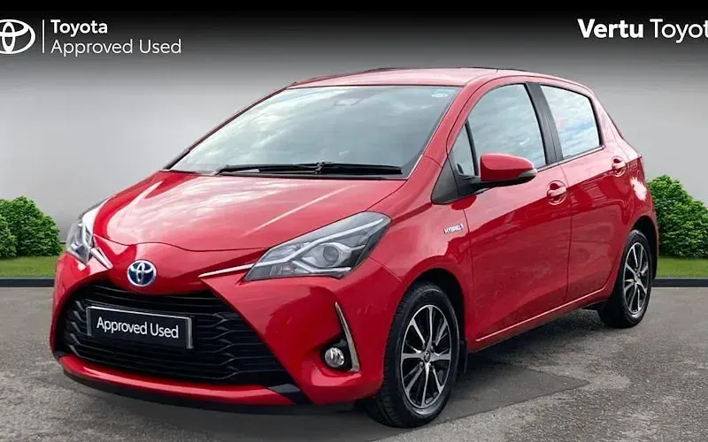 Used Toyota Yaris Hybrid 101 HP (74 kW) 2019 Red Hatchback