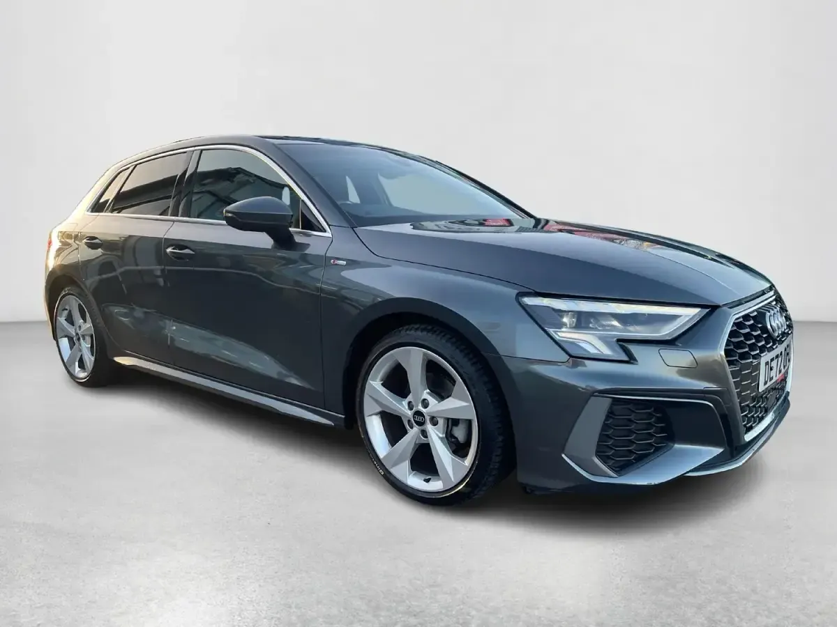 Usado Audi A3 S-Line 150 HP (110 kW) 2022 Cinzento Sedan